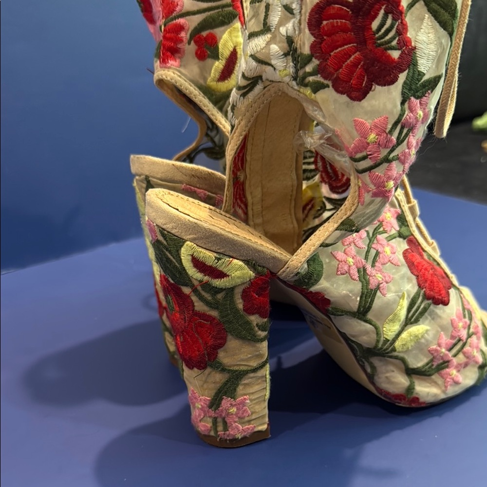 Ladies 8.5 Liliana Floral Embroidered Lace-Up Women's sandals summer booties - Picture 3 of 8